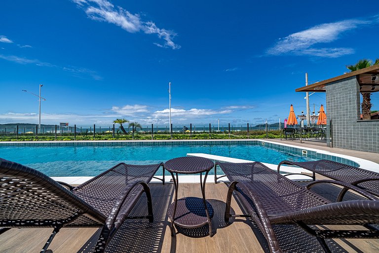 Duplex beira mar em Bombas com vista