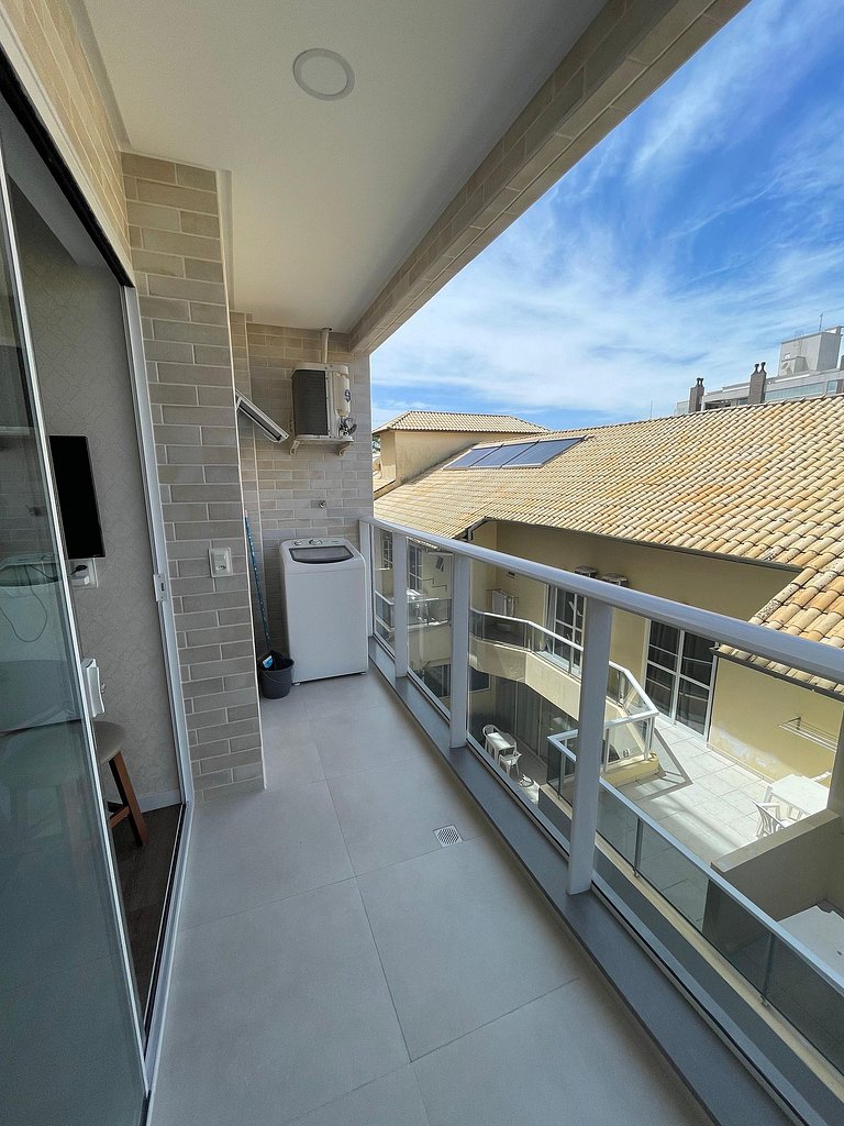 Flat em condomínio com piscina