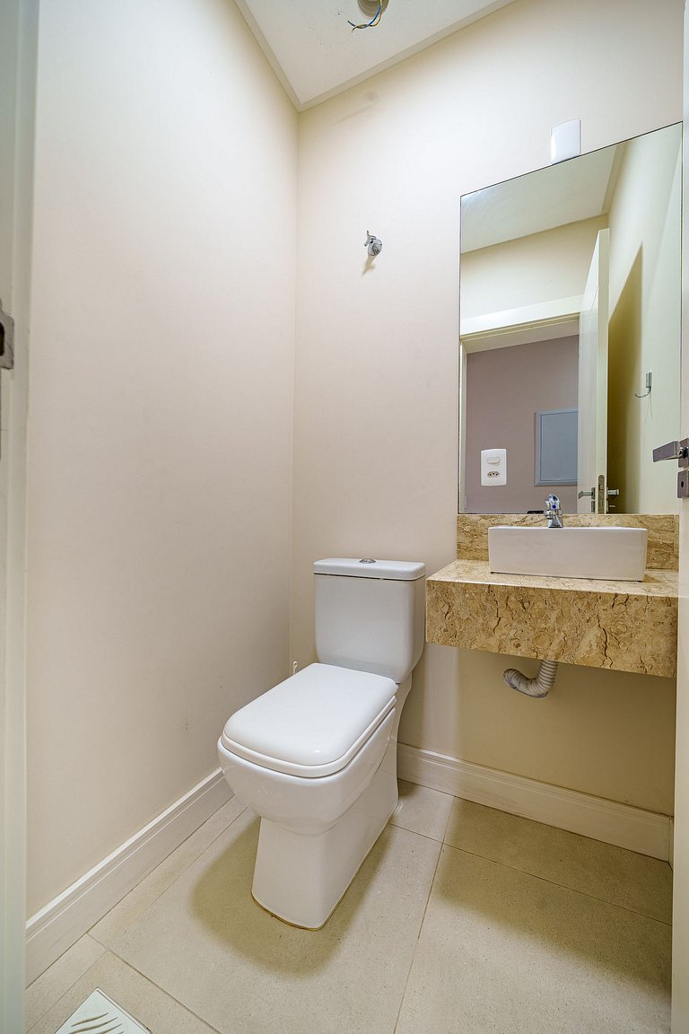 Apartamento 2 suítes no centro de Bombinhas