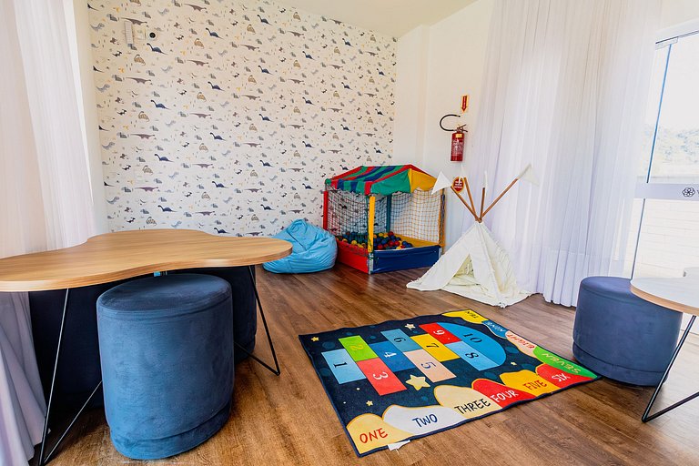 Flat em condomínio com piscina