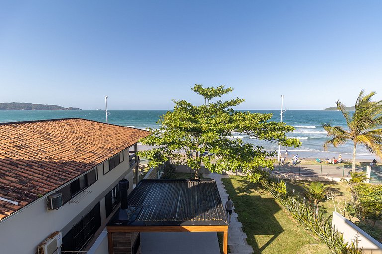 Cobertura duplex beira mar com 3 quartos em Bombas