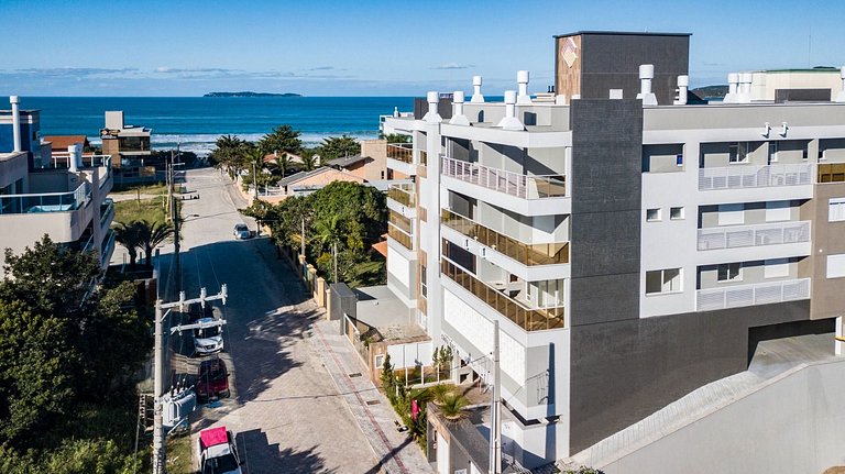 Apartamento 2 suítes perto do mar