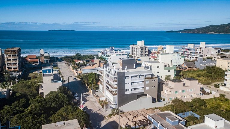 Apartamento 2 suítes perto do mar